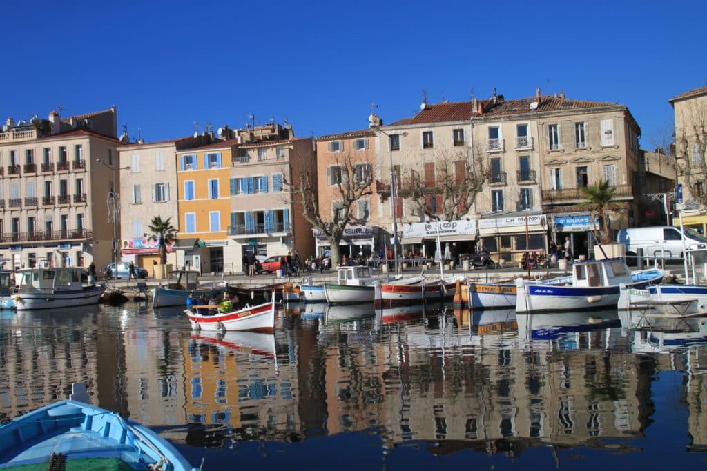 Embarquements solidaires pour octobre rose sur le port de La Ciotat